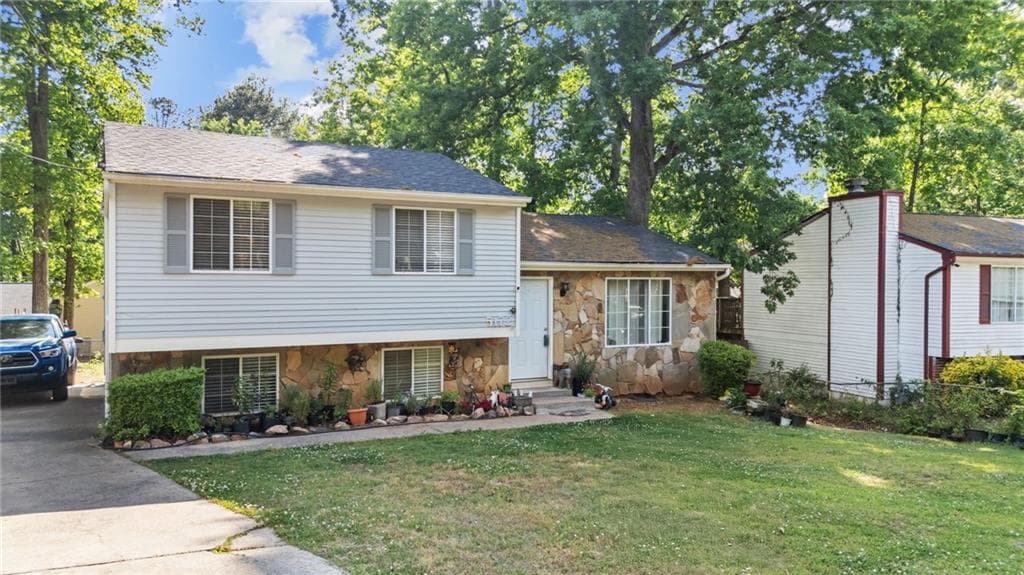 5 bedroom, 3 bathroom, 2,160 sq ft single family residence for sale at 5172 Scarbrough Trail, Stone Mountain, GA 30088 — photo 2