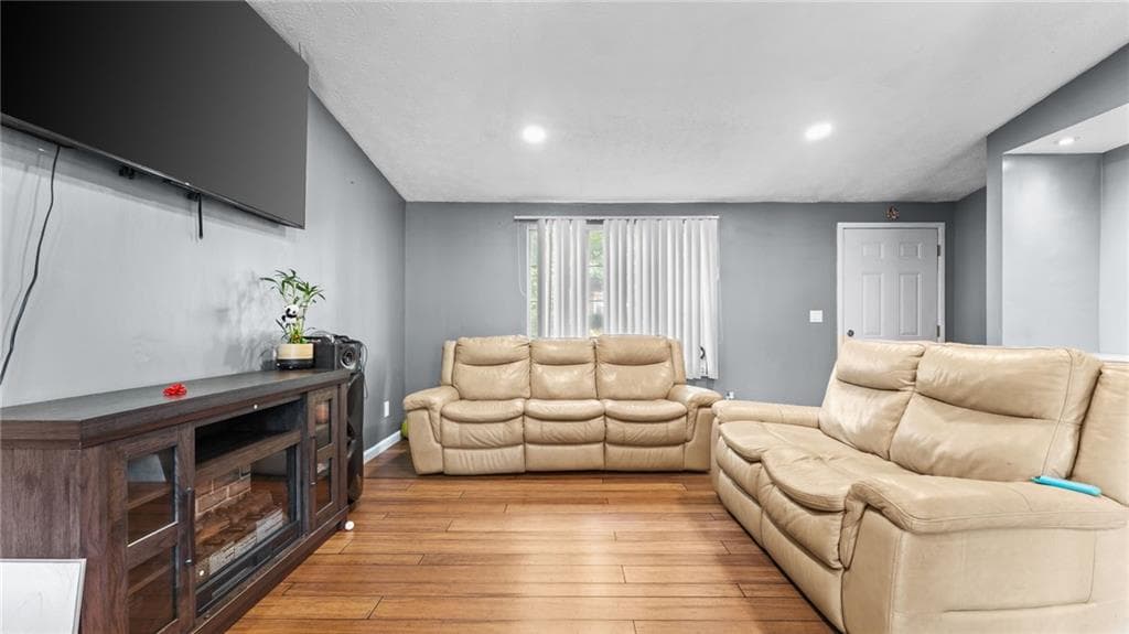 5 bedroom, 3 bathroom, 2,160 sq ft single family residence for sale at 5172 Scarbrough Trail, Stone Mountain, GA 30088 — photo 5