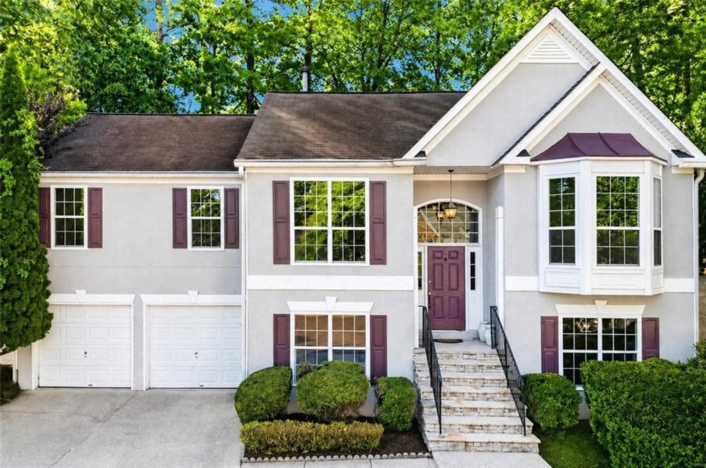 5 bedroom, 3 bathroom, 2,276 sq ft single family residence sold at 204 Five Iron Court, Kennesaw, GA 30144