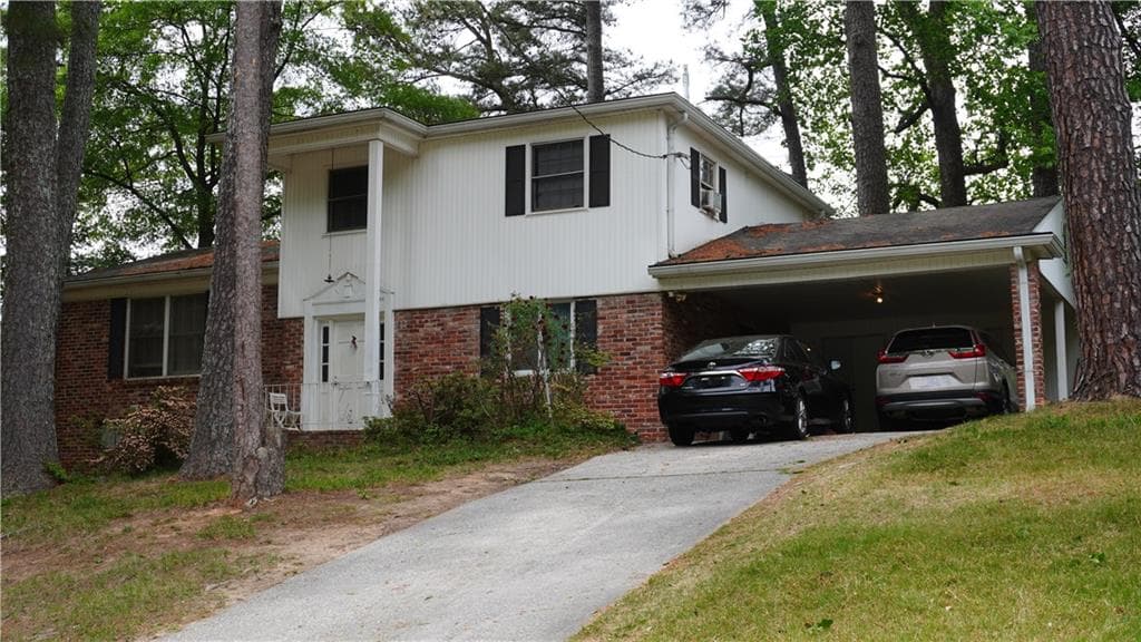 4 bedroom, 3 bathroom, 2,360 sq ft single family residence for sale at 3084 Trafalgar Way, Atlanta, GA 30341 — photo 4