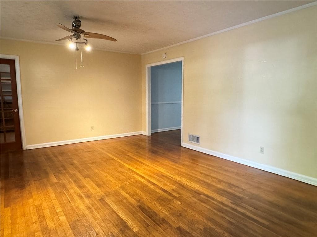 6 bedroom, 2 bathroom, 2,712 sq ft single family residence for rent at 222 Pineview Drive, Lawrenceville, GA 30046 for $2,100 a month — photo 3