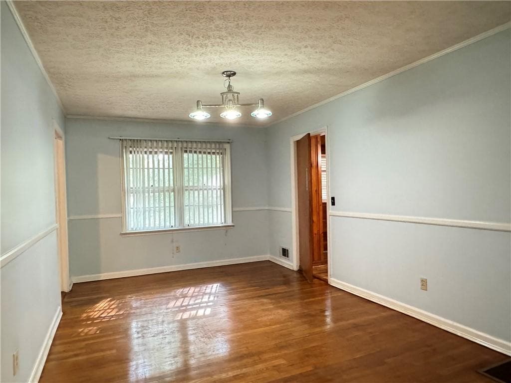 6 bedroom, 2 bathroom, 2,712 sq ft single family residence for rent at 222 Pineview Drive, Lawrenceville, GA 30046 for $2,100 a month — photo 4