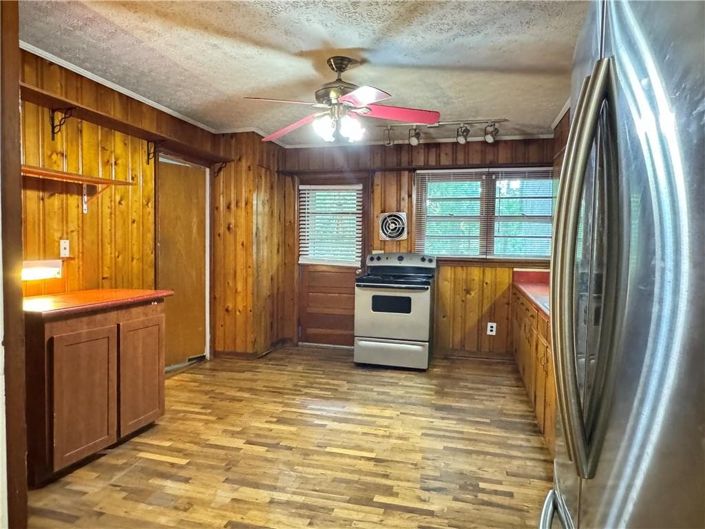 6 bedroom, 2 bathroom, 2,712 sq ft single family residence for rent at 222 Pineview Drive, Lawrenceville, GA 30046 for $2,100 a month — photo 5