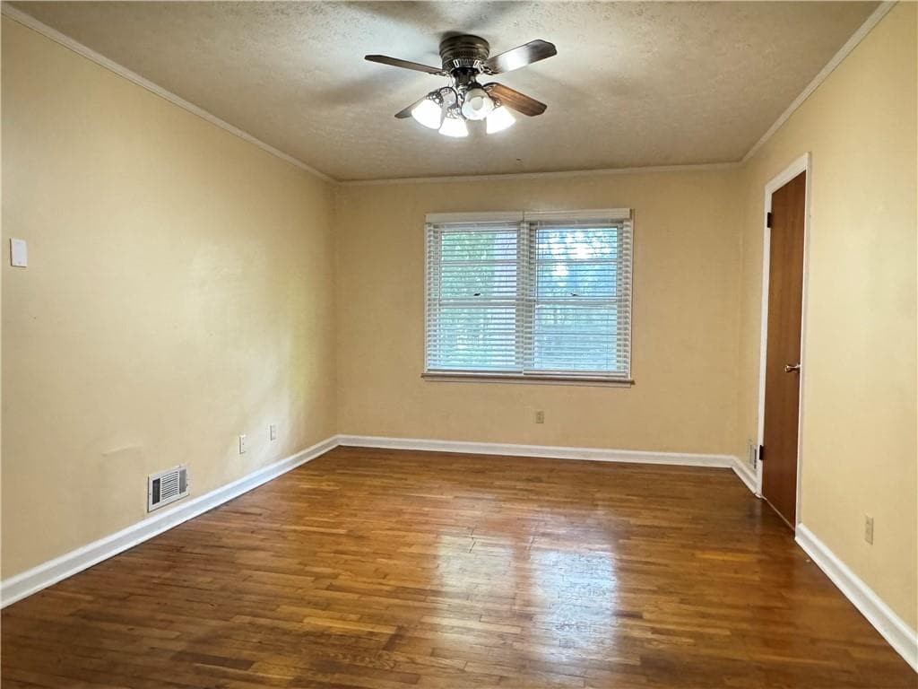 6 bedroom, 2 bathroom, 2,712 sq ft single family residence for rent at 222 Pineview Drive, Lawrenceville, GA 30046 for $2,100 a month — photo 10