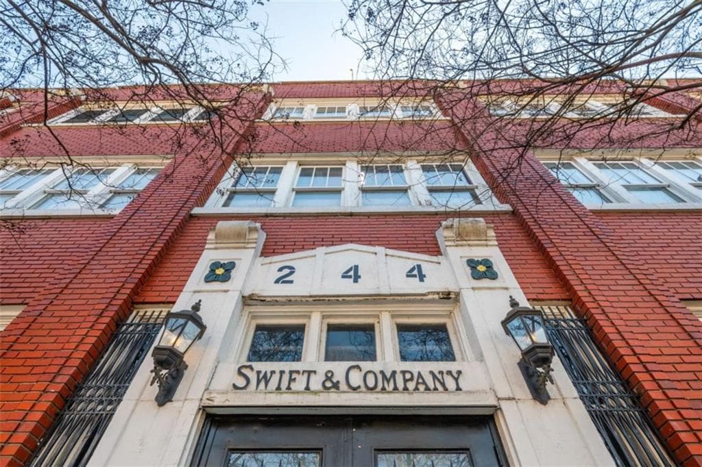 2 bedroom, 2 bathroom, 2,242 sq ft condominium under contract at 244 Peters Street 5, Atlanta, GA 30313 — photo 3