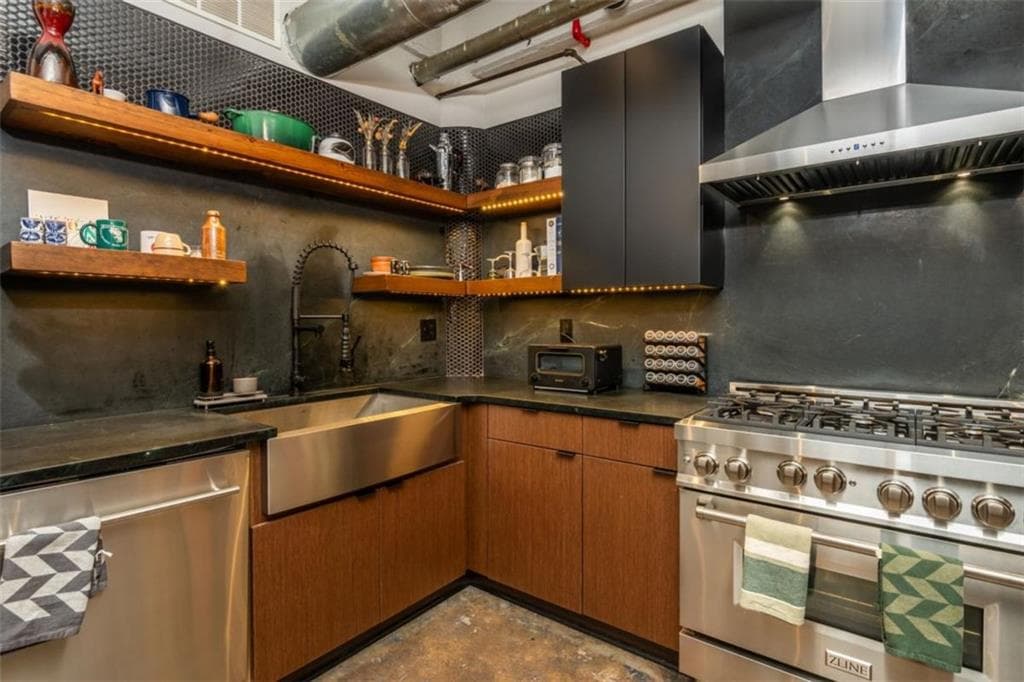2 bedroom, 2 bathroom, 2,242 sq ft condominium under contract at 244 Peters Street 5, Atlanta, GA 30313 — photo 9