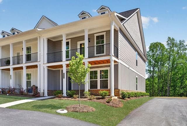 4 bedroom, 3 bathroom, 1,871 sq ft townhouse for sale at 2542 Harbor Ridge Pass Lot 342, Gainesville, GA 30507 — photo 3