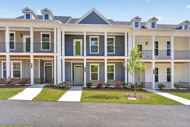 3 bedroom, 3 bathroom, 1,869 sq ft townhouse for sale at 2538 Harbor Ridge Pass 343, Gainesville, GA 30507 — photo 2