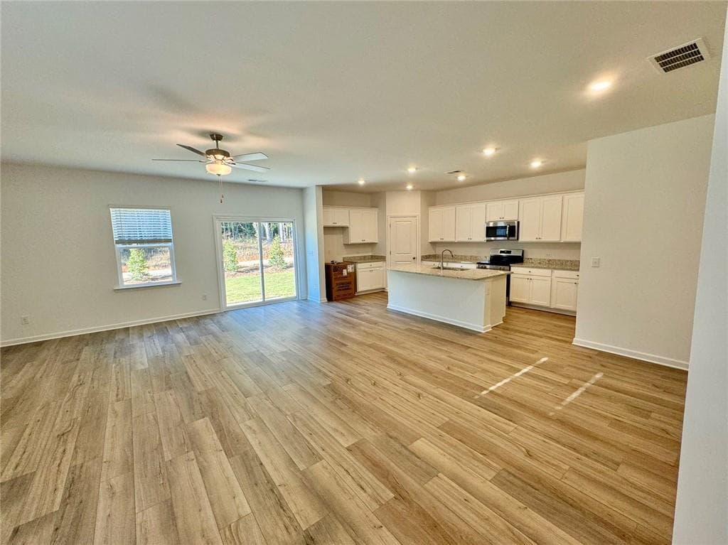 5 bedroom, 3 bathroom single family residence for rent at 6015 deer run Street, Union City, GA 30291 for $2,700 a month — photo 7