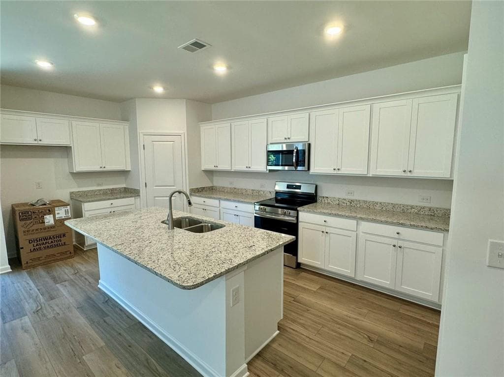 5 bedroom, 3 bathroom single family residence for rent at 6015 deer run Street, Union City, GA 30291 for $2,700 a month — photo 9