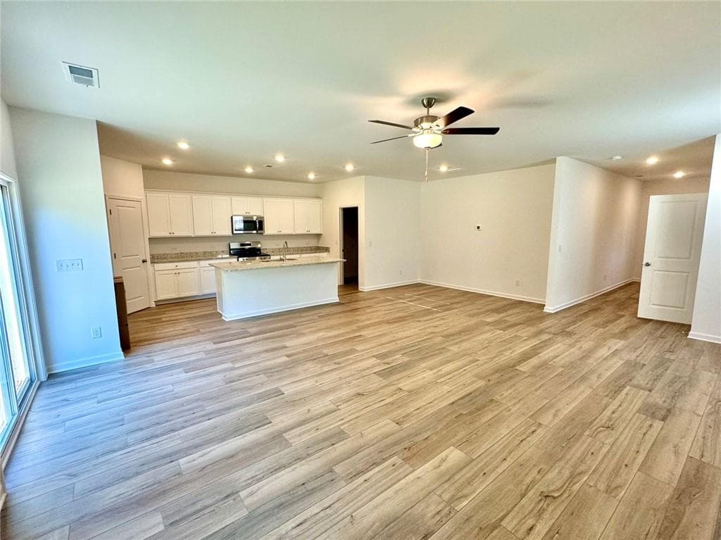 5 bedroom, 3 bathroom single family residence for rent at 6015 deer run Street, Union City, GA 30291 for $2,700 a month — photo 10