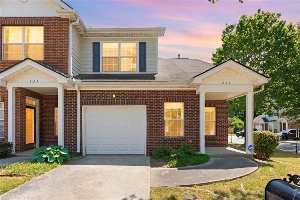 2 bedroom, 3 bathroom, 1,781 sq ft townhouse sold at 221 Rosewood Way, Atlanta, GA 30311