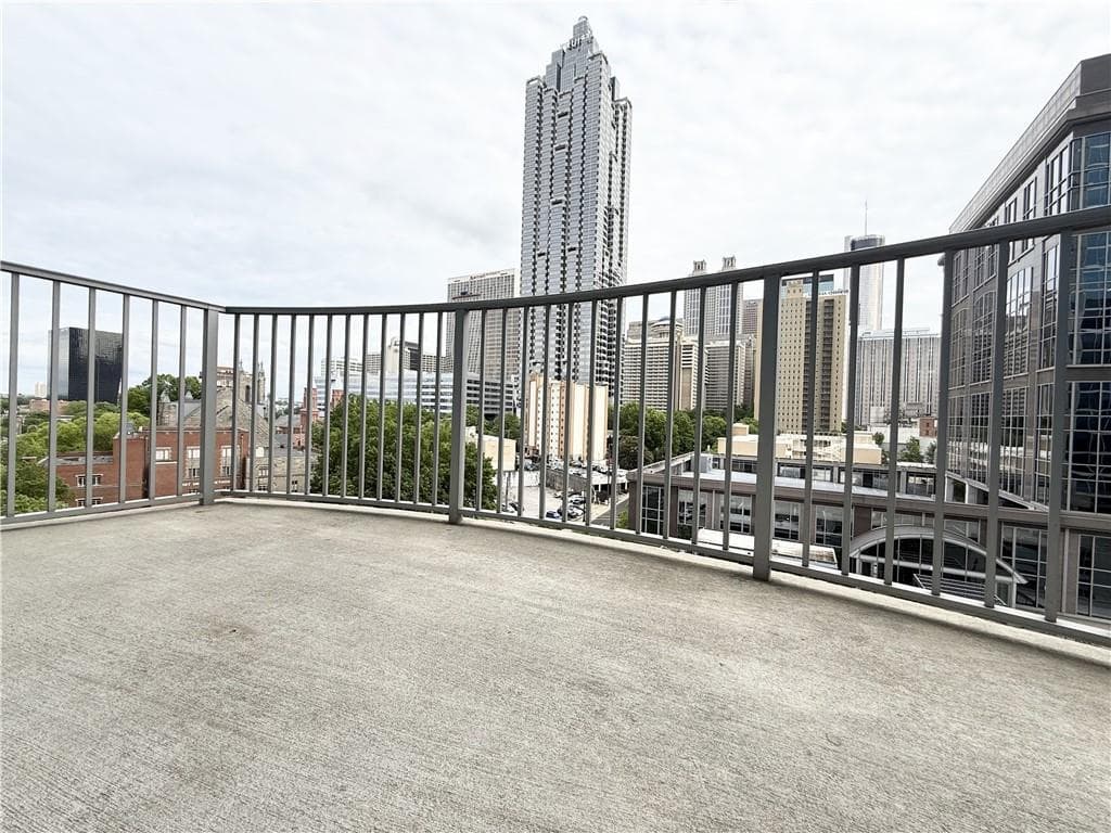 2 bedroom, 2 bathroom, 1,075 sq ft condominium for sale at 400 W Peachtree Street 1011, Atlanta, GA 30308 — photo 3