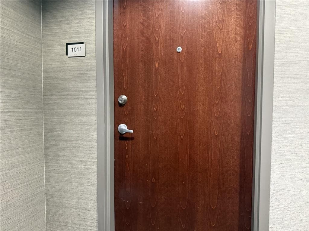 2 bedroom, 2 bathroom, 1,075 sq ft condominium for sale at 400 W Peachtree Street 1011, Atlanta, GA 30308 — photo 4