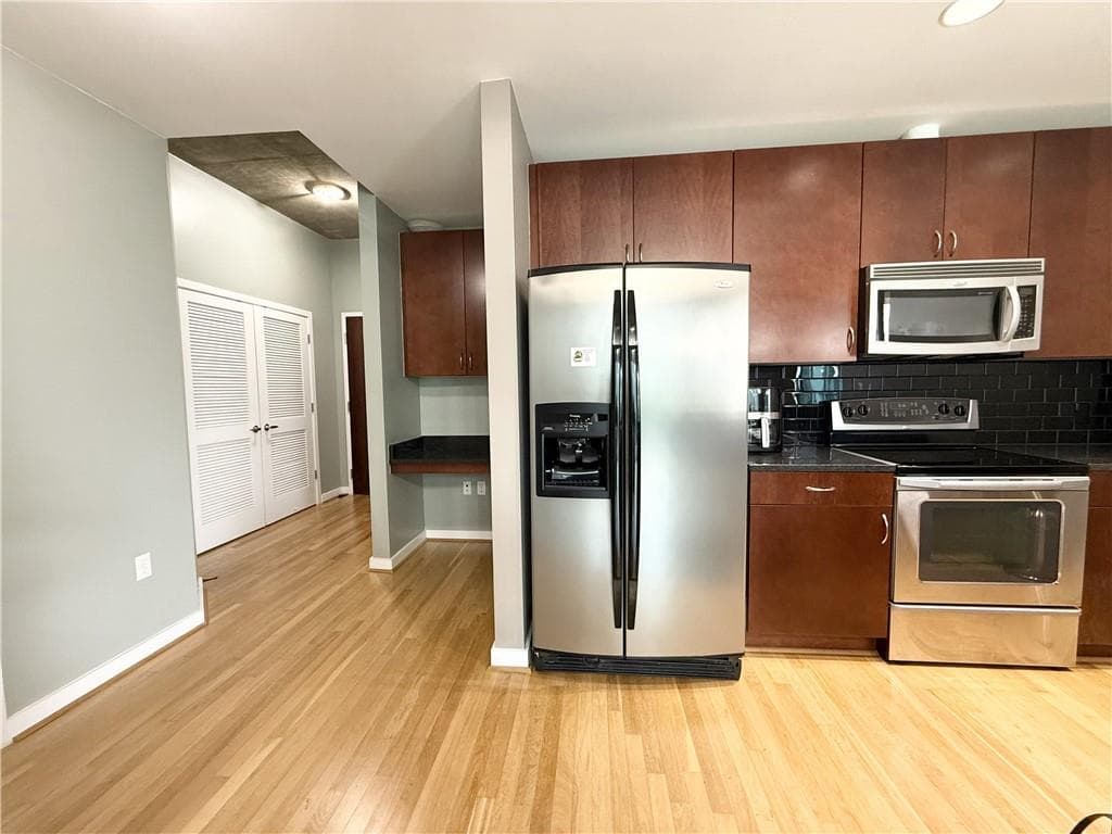 2 bedroom, 2 bathroom, 1,075 sq ft condominium for sale at 400 W Peachtree Street 1011, Atlanta, GA 30308 — photo 6