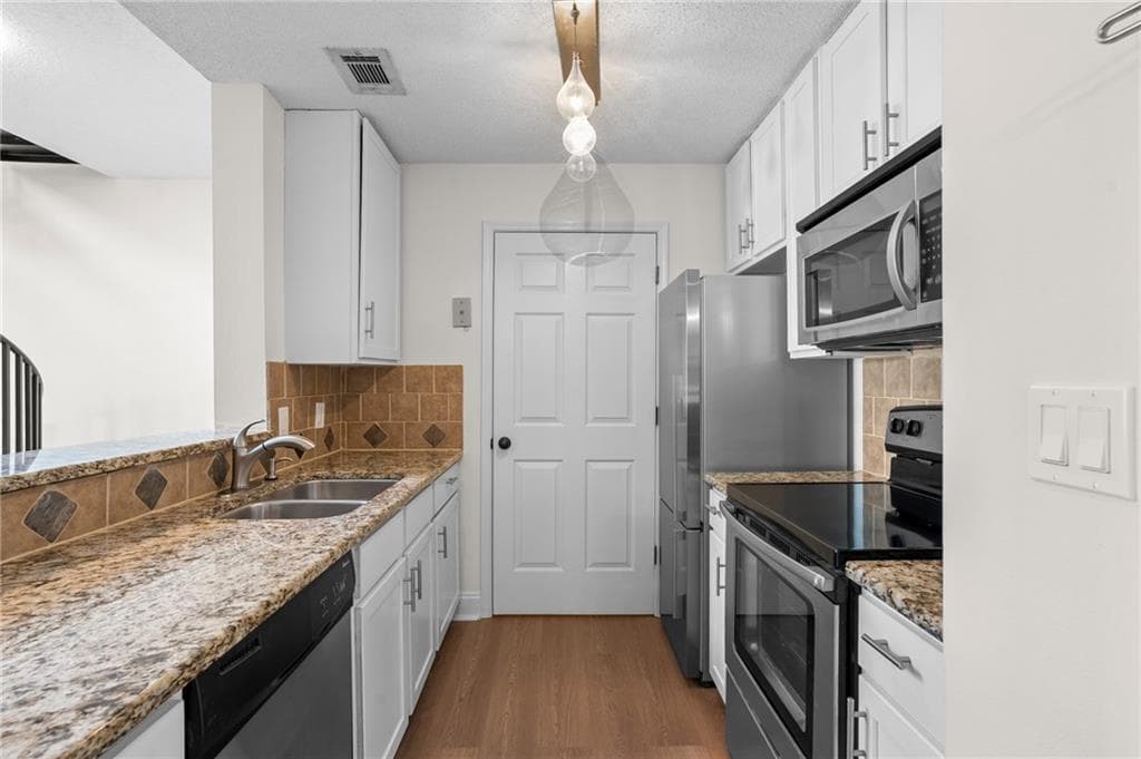 2 bedroom, 2 bathroom, 1,000 sq ft condominium for sale at 1075 Peachtree Walk A519, Atlanta, GA 30309 — photo 7