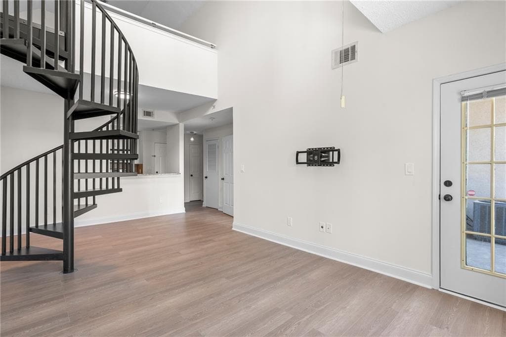 2 bedroom, 2 bathroom, 1,000 sq ft condominium for sale at 1075 Peachtree Walk A519, Atlanta, GA 30309 — photo 3