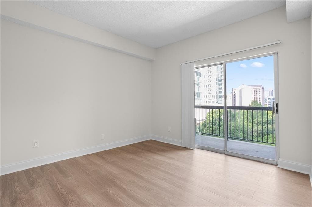 2 bedroom, 2 bathroom, 1,000 sq ft condominium for sale at 1075 Peachtree Walk A519, Atlanta, GA 30309 — photo 9