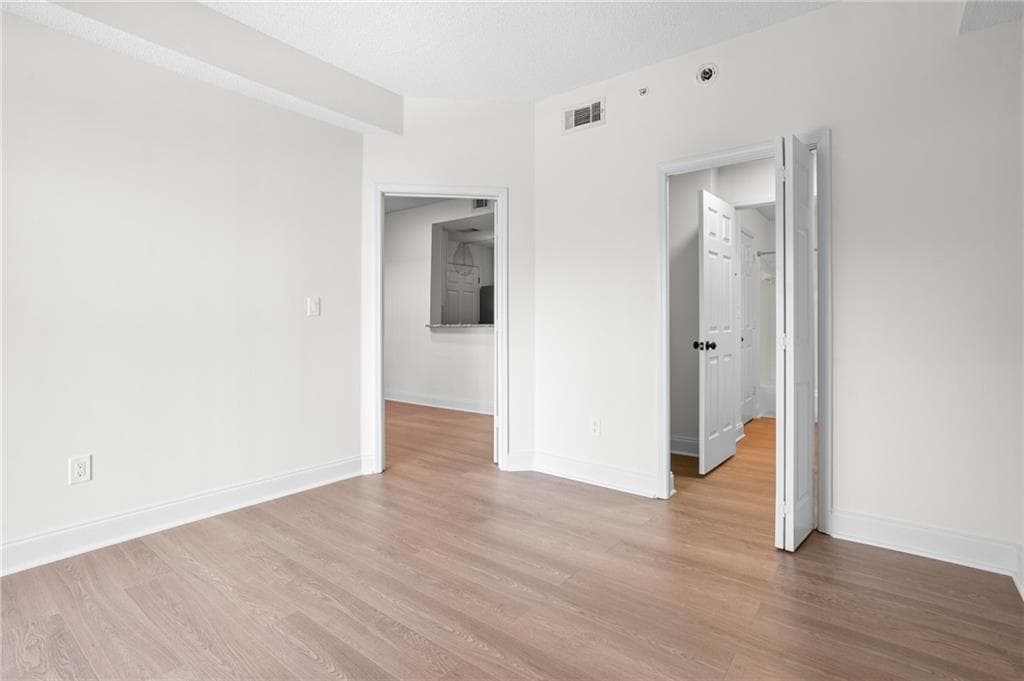 2 bedroom, 2 bathroom, 1,000 sq ft condominium for sale at 1075 Peachtree Walk A519, Atlanta, GA 30309 — photo 10