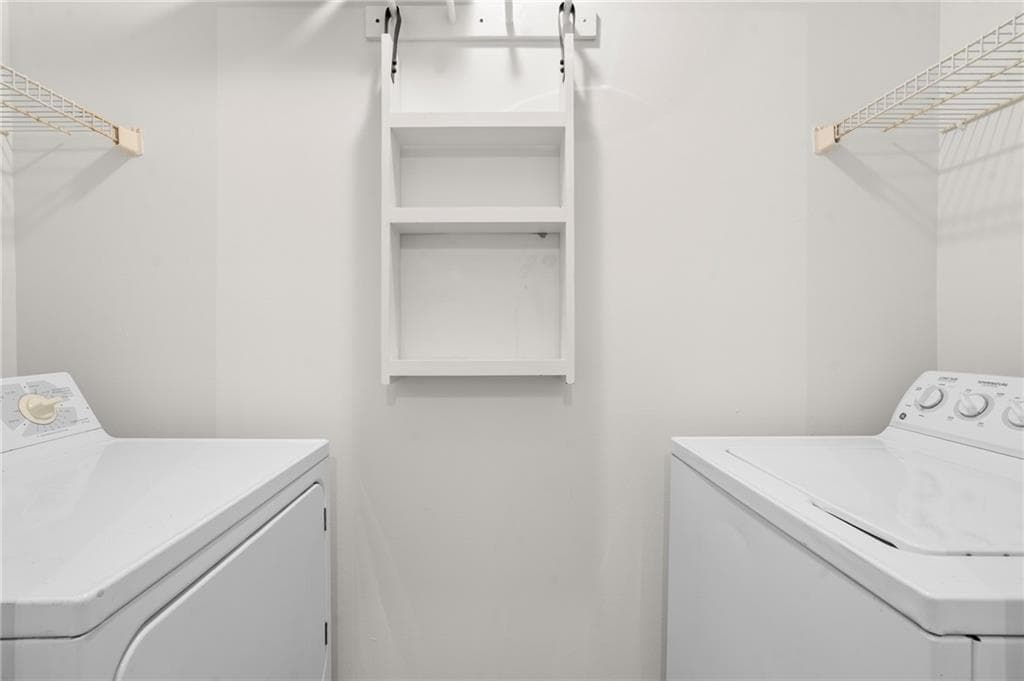 2 bedroom, 2 bathroom, 1,000 sq ft condominium for sale at 1075 Peachtree Walk A519, Atlanta, GA 30309 — photo 8