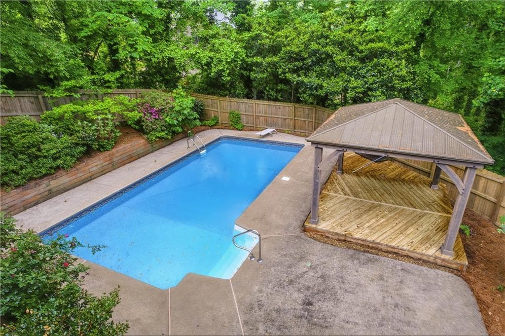 5 bedroom, 4 bathroom, 2,570 sq ft single family residence under contract at 2418 Stockton Drive, Marietta, GA 30066 — photo 7