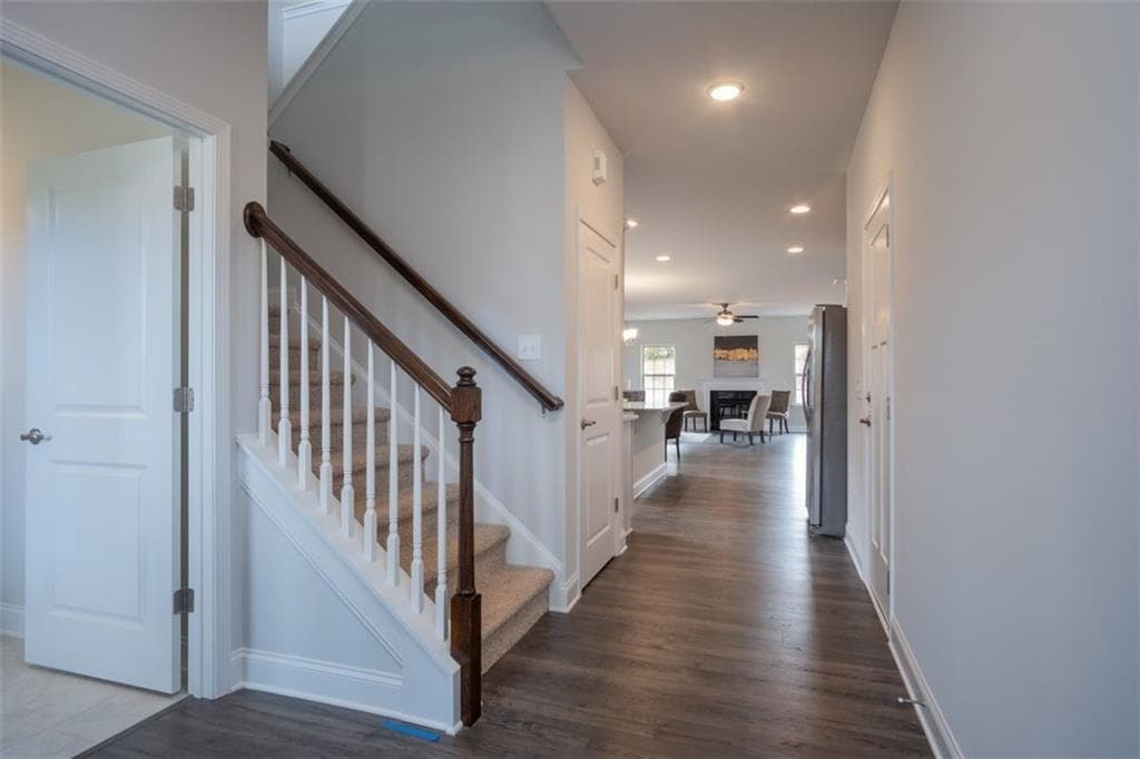 5 bedroom, 4 bathroom, 3,030 sq ft single family residence for sale at 3028 Fairway Drive, Villa Rica, GA 30180 — photo 2