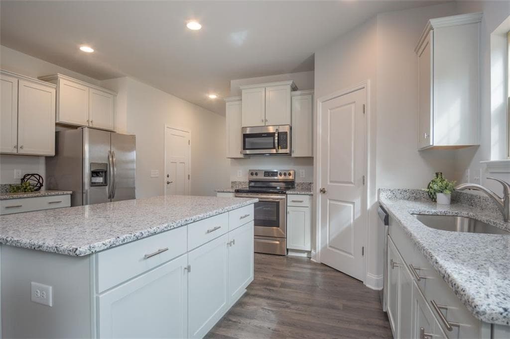 5 bedroom, 4 bathroom, 3,030 sq ft single family residence for sale at 3028 Fairway Drive, Villa Rica, GA 30180 — photo 4