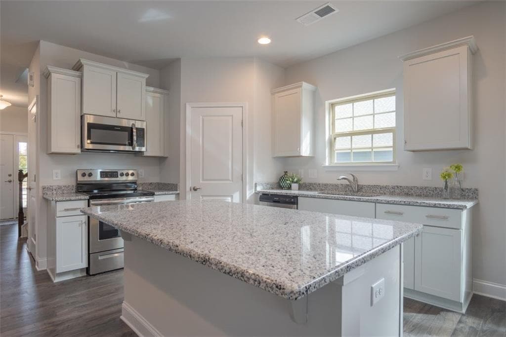 5 bedroom, 4 bathroom, 3,030 sq ft single family residence for sale at 3028 Fairway Drive, Villa Rica, GA 30180 — photo 5