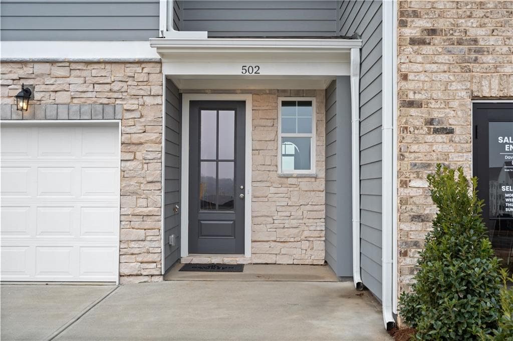 3 bedroom, 3 bathroom, 1,537 sq ft townhouse under contract at 526 Crown Drive, Emerson, GA 30137 — photo 2