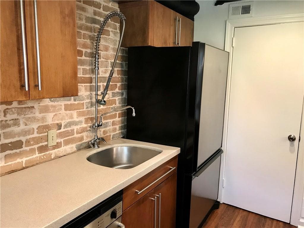 2 bedroom, 1 bathroom, 1,020 sq ft townhouse for rent at 75 Roswell Court, Atlanta, GA 30305 for $1,895 a month — photo 5
