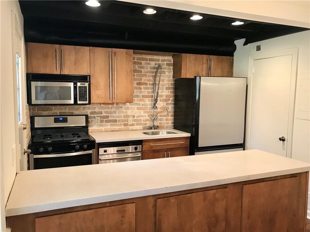 2 bedroom, 1 bathroom, 1,020 sq ft townhouse for rent at 75 Roswell Court, Atlanta, GA 30305 for $1,895 a month — photo 6
