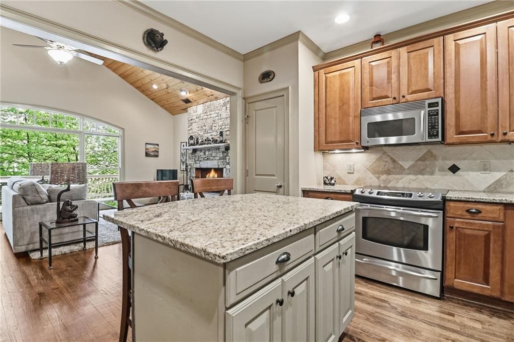 3 bedroom, 3 bathroom, 2,295 sq ft single family residence for sale at 1105 Valley View Drive, Big Canoe, GA 30143 — photo 9