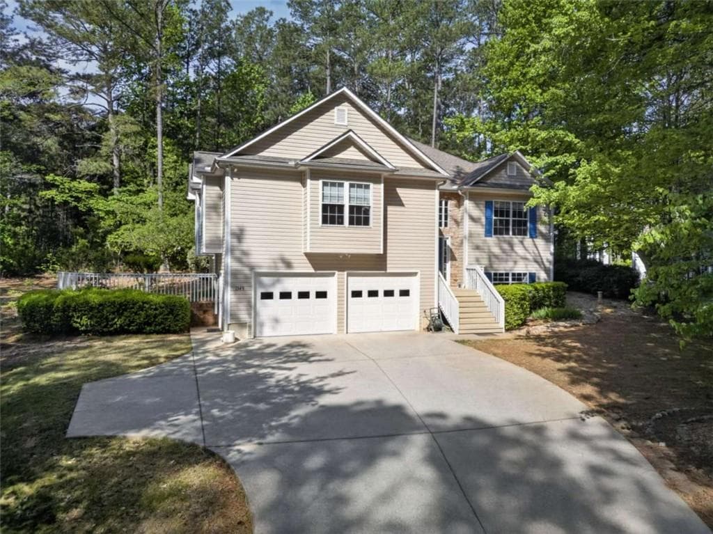 4 bedroom, 3 bathroom, 2,408 sq ft single family residence under contract at 1349 Southgate Drive, Villa Rica, GA 30180 — photo 2