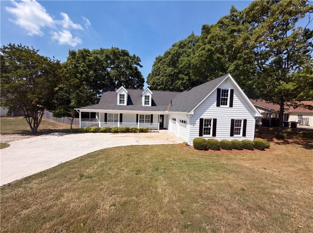 5 bedroom, 3 bathroom, 2,756 sq ft single family residence for sale at 520 Fawn Lane, Loganville, GA 30052