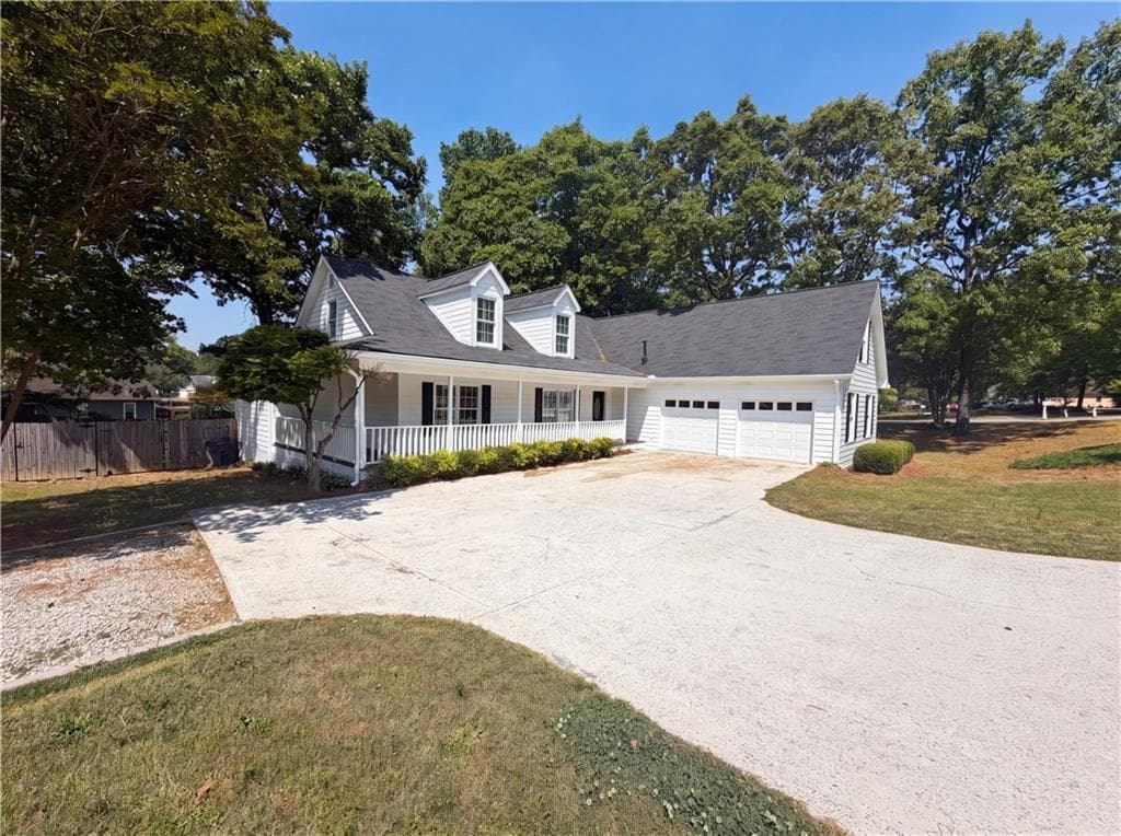 5 bedroom, 3 bathroom, 2,756 sq ft single family residence for sale at 520 Fawn Lane, Loganville, GA 30052 — photo 4