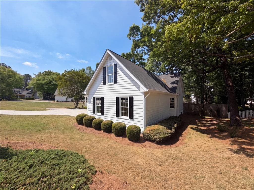 5 bedroom, 3 bathroom, 2,756 sq ft single family residence for sale at 520 Fawn Lane, Loganville, GA 30052 — photo 7
