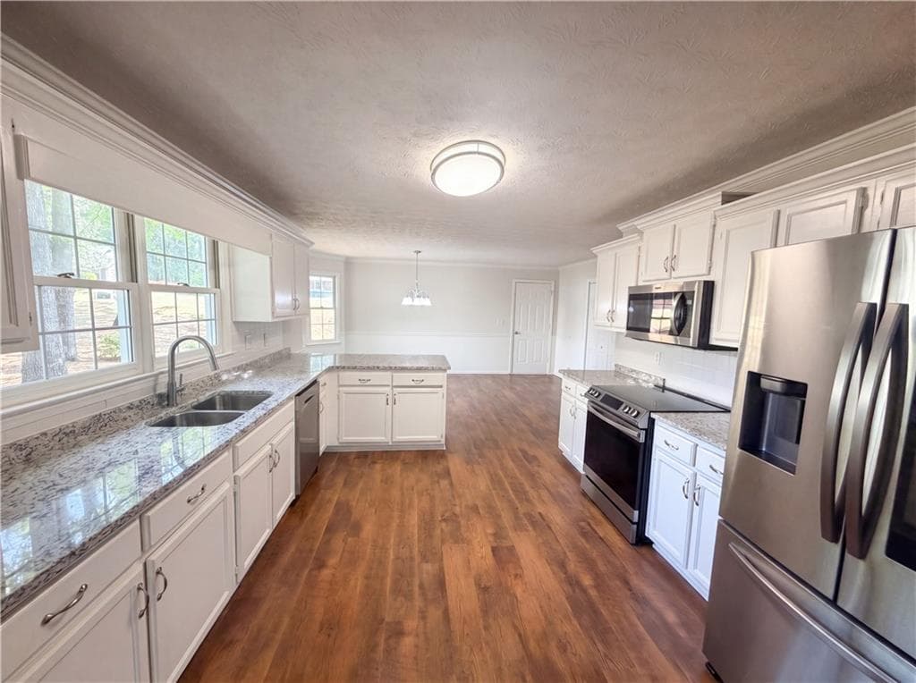 5 bedroom, 3 bathroom, 2,756 sq ft single family residence for sale at 520 Fawn Lane, Loganville, GA 30052 — photo 10
