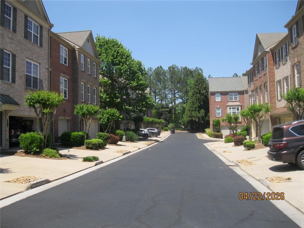 3 bedroom, 4 bathroom, 2,414 sq ft townhouse for sale at 5741 Pine Oak Drive, Peachtree Corners, GA 30092 — photo 3