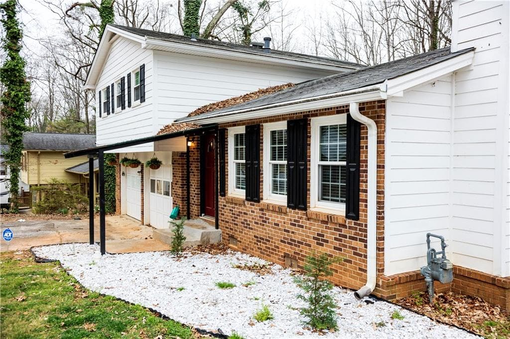3 bedroom, 2 bathroom, 1,765 sq ft single family residence for sale at 917 Chartley Drive, Lilburn, GA 30047 — photo 4