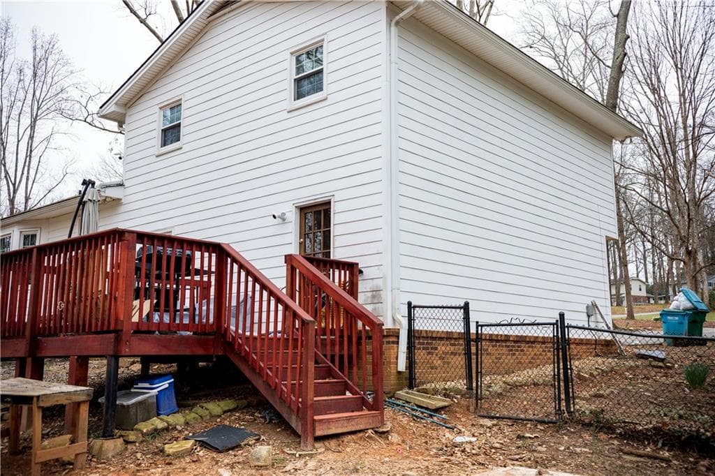 3 bedroom, 2 bathroom, 1,765 sq ft single family residence for sale at 917 Chartley Drive, Lilburn, GA 30047 — photo 6