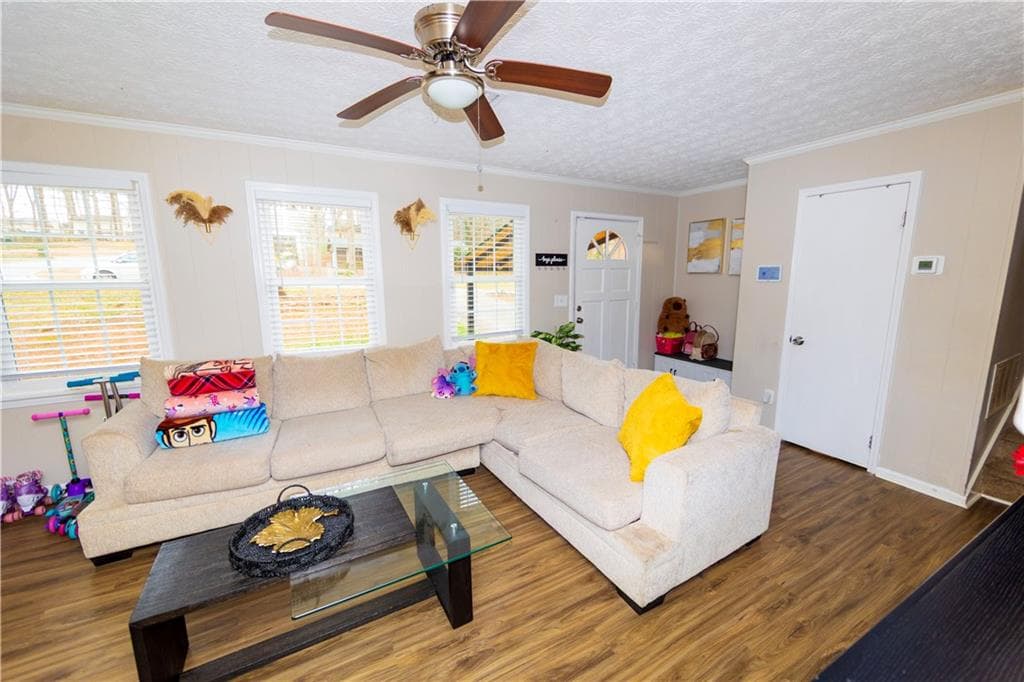 3 bedroom, 2 bathroom, 1,765 sq ft single family residence for sale at 917 Chartley Drive, Lilburn, GA 30047 — photo 8