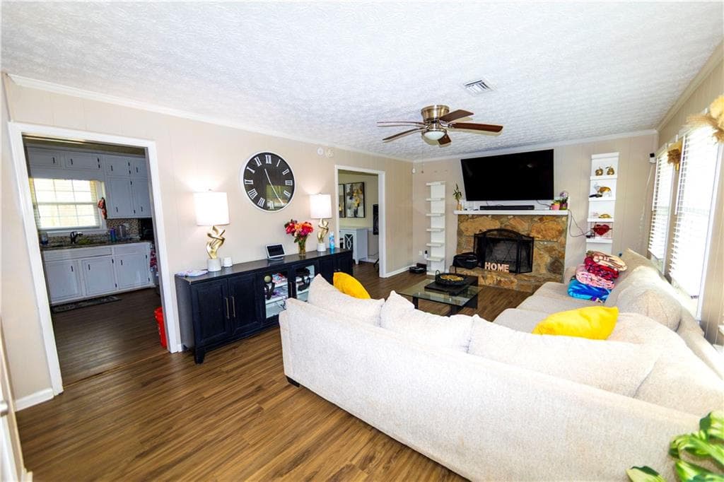3 bedroom, 2 bathroom, 1,765 sq ft single family residence for sale at 917 Chartley Drive, Lilburn, GA 30047 — photo 9