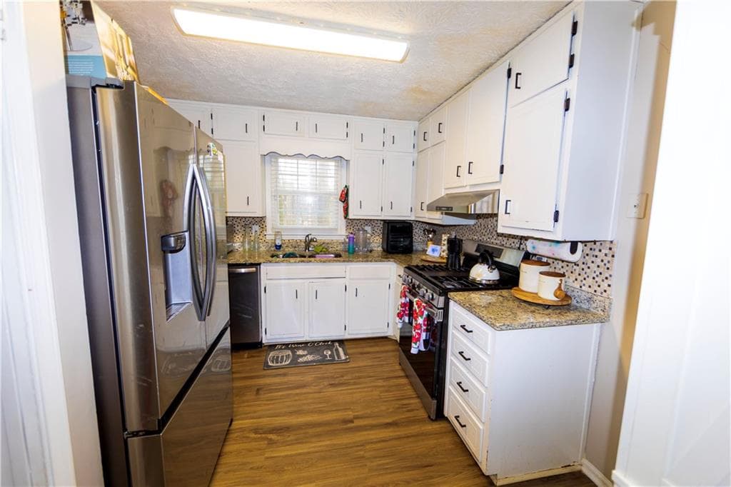 3 bedroom, 2 bathroom, 1,765 sq ft single family residence for sale at 917 Chartley Drive, Lilburn, GA 30047 — photo 10