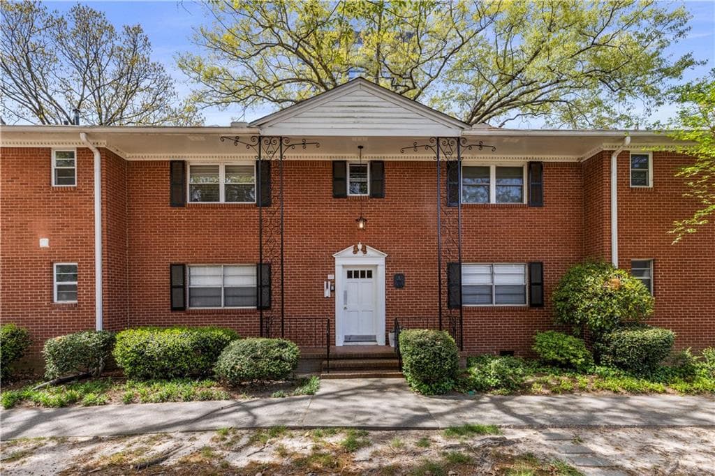2 bedroom, 2 bathroom, 1,200 sq ft condominium for rent at 3660 Peachtree Road A2, Atlanta, GA 30319 for $1,650 a month — photo 1 of 22