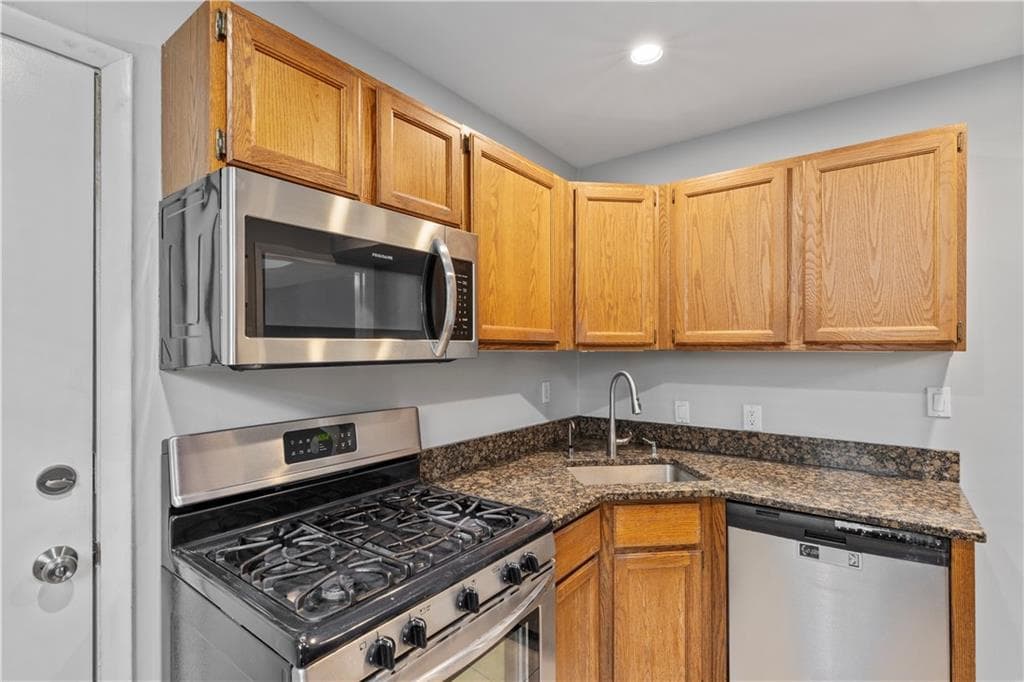 2 bedroom, 2 bathroom, 1,200 sq ft condominium for rent at 3660 Peachtree Road A2, Atlanta, GA 30319 for $1,650 a month — photo 9