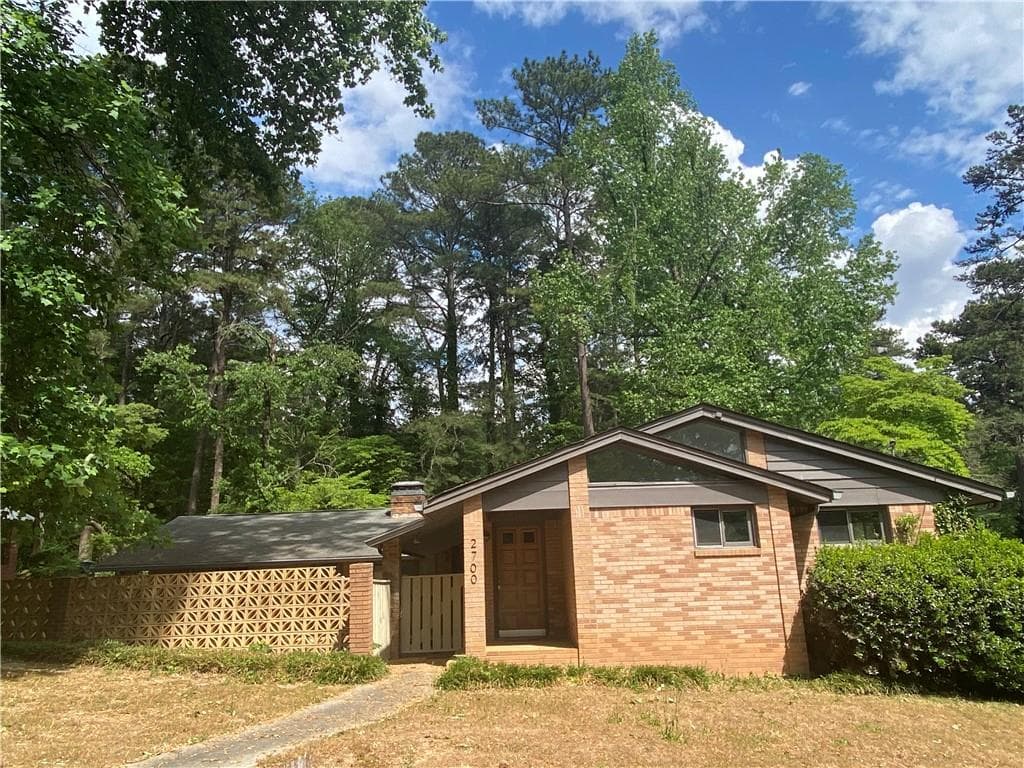 3 bedroom, 2 bathroom, 2,455 sq ft single family residence sold at 2700 The Fontainebleau, Atlanta, GA 30331