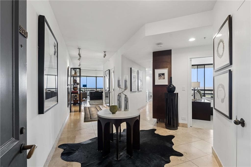 1 bedroom, 2 bathroom, 1,855 sq ft condominium for sale at 2660 Peachtree Road 39D, Atlanta, GA 30305 — photo 3