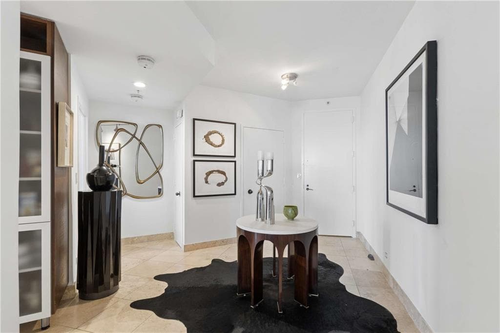 1 bedroom, 2 bathroom, 1,855 sq ft condominium for sale at 2660 Peachtree Road 39D, Atlanta, GA 30305 — photo 4