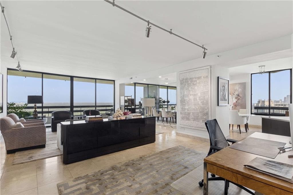 1 bedroom, 2 bathroom, 1,855 sq ft condominium for sale at 2660 Peachtree Road 39D, Atlanta, GA 30305 — photo 6