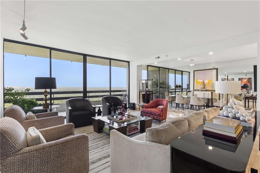 1 bedroom, 2 bathroom, 1,855 sq ft condominium for sale at 2660 Peachtree Road 39D, Atlanta, GA 30305 — photo 7